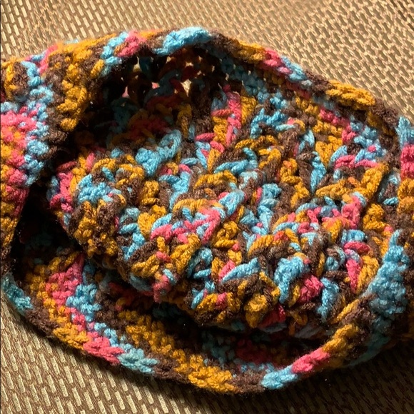 Hand knitted hat (1) - Picture 4 of 4